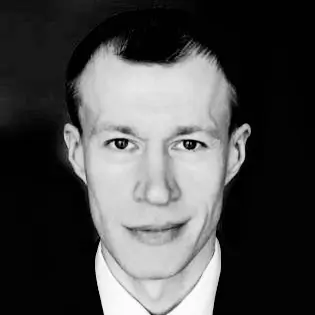 Head of construction and refurbishments at a Marbella interior design studio, overseeing high-end home renovations and luxury project execution.